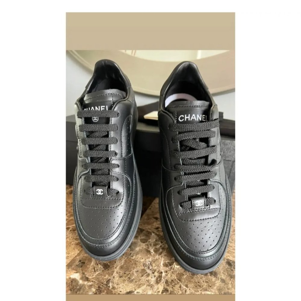Chanel leather sneakers size 37 - Picture 6 of 8
